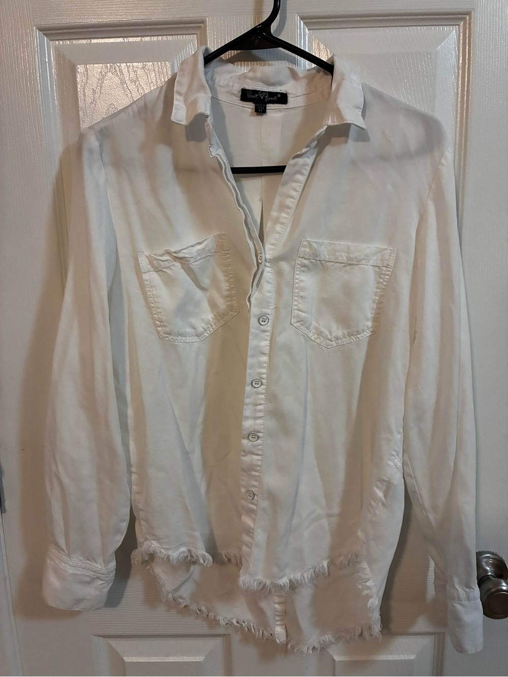 Velvet Heart White Button-Front Shirt Jacket with Frayed Hem